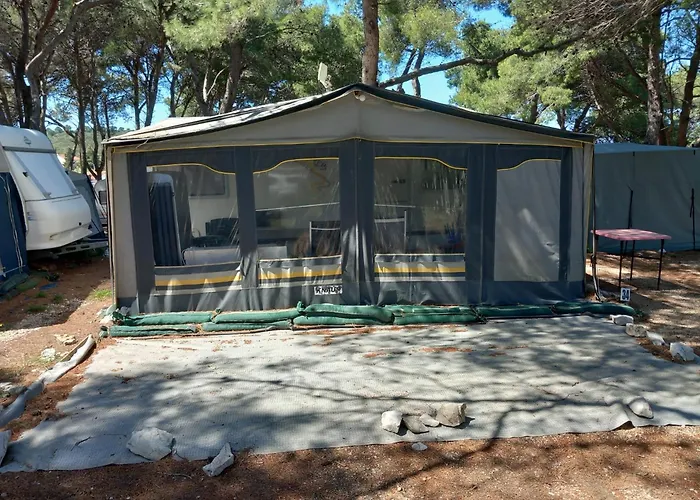 Kemping Caravan Near The Sea 5 *